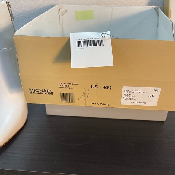 NWT Michael Kors Rue Stiletto Bootie Optic White Ankle Boot Size 6 - Picture 12 of 16